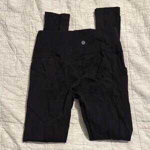 Lululemon Athletica Black Leggings with Pockets and High-Performance Fabric